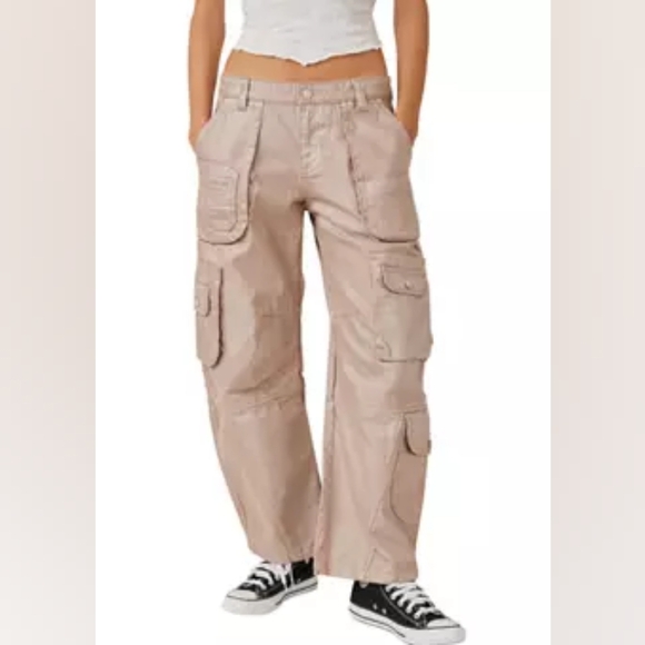 Free People Lap Of Luxury Metallic Gold Barrel Cargo Jeans Size 32 - Picture 3 of 3